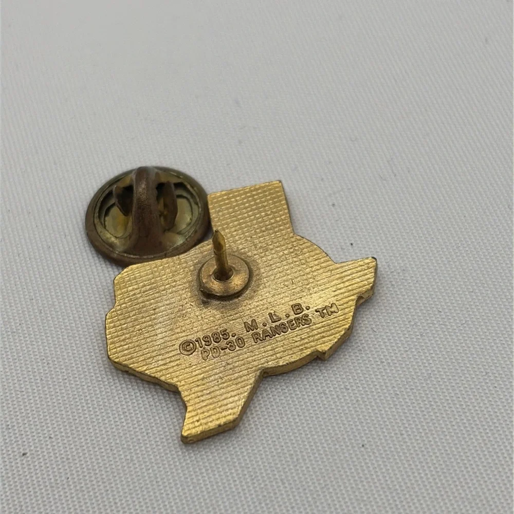 Vintage 1985‎ Texas Rangers State Outline MLB Baseball Lapel Hat Pin